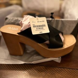 NWT, in box, a.n.a. Summer platform sandals